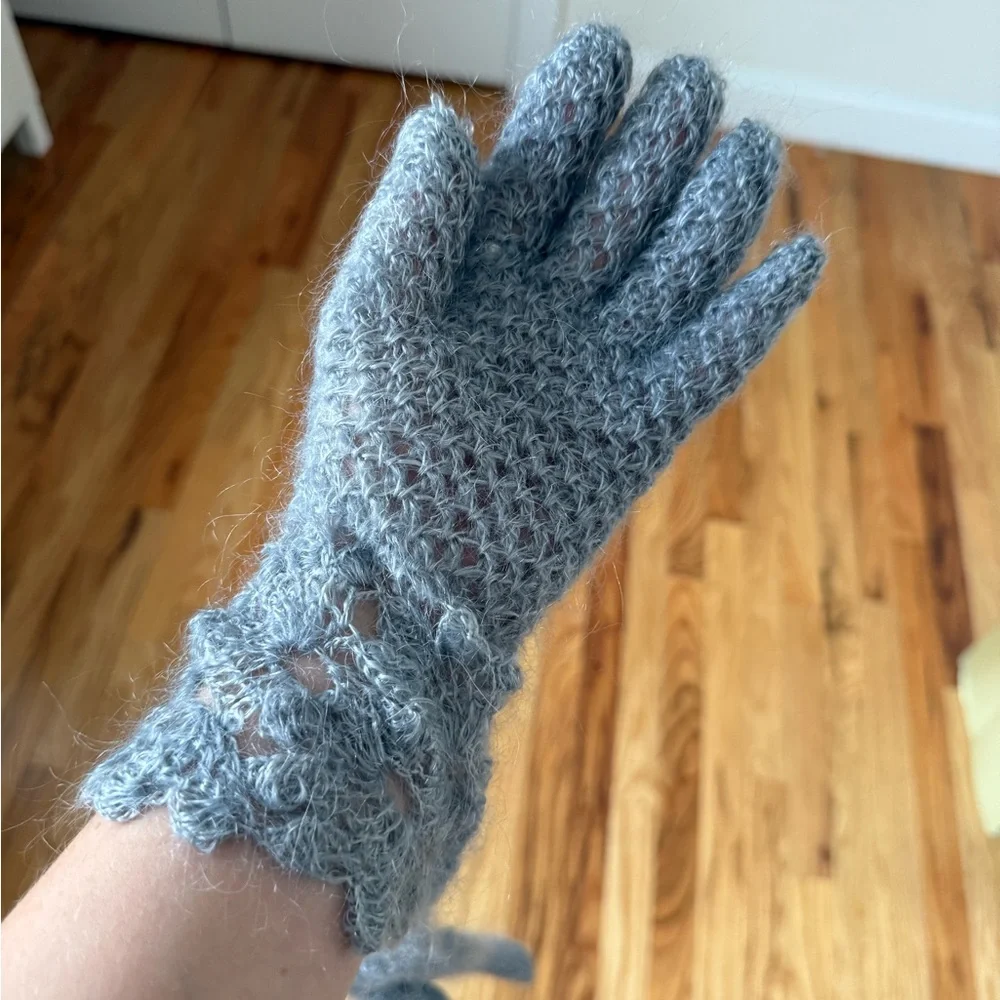 Chic Hand Crochet Gloves in Light Grey